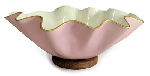 Scalloped edge